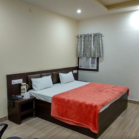 Oyo 60976 Hotel Shree Ji Morena Экстерьер фото