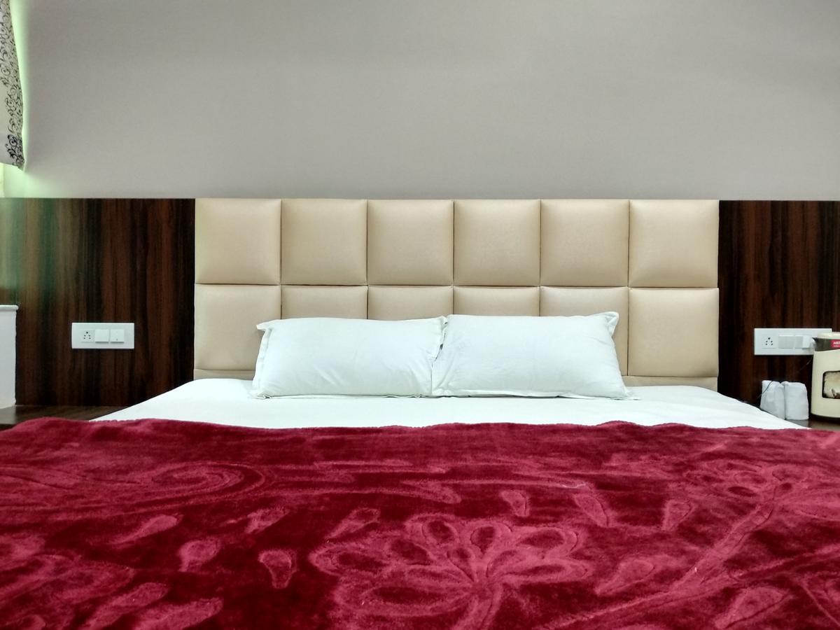Oyo 60976 Hotel Shree Ji Morena Экстерьер фото